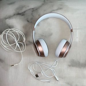 Rose Gold Beats Solo 2 Wireless Headphones